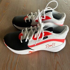 Under Armour Black and Red Sneakers LD7 NWOT Size 7Y